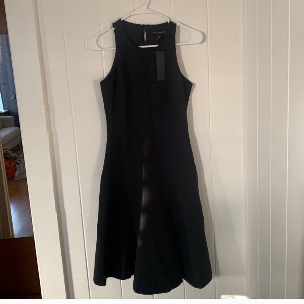 Stretch Raceback Fit and flare banana republic NWT Size 4 black - Picture 4 of 6